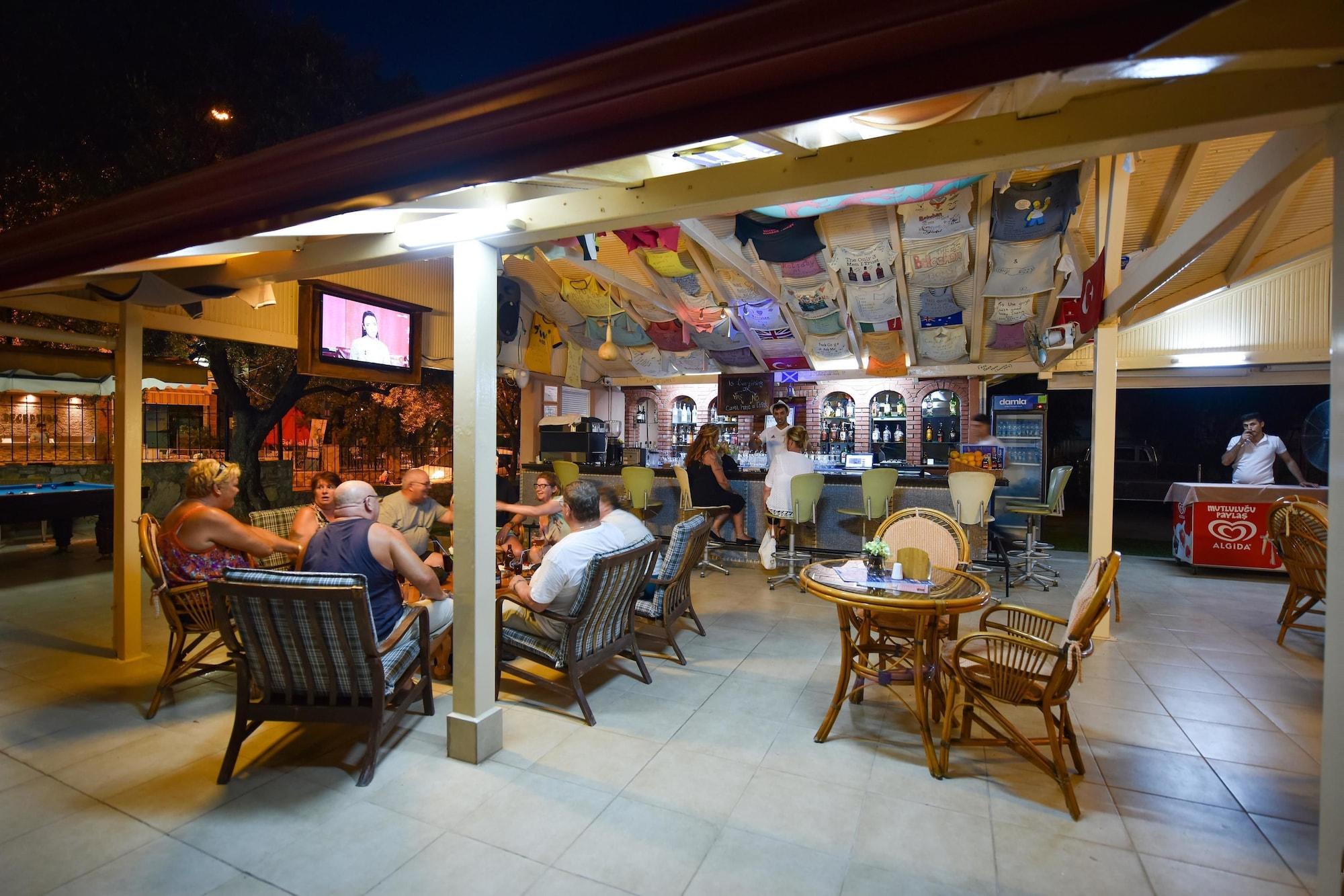 Bar/Salón Belcehan Beach Hotel