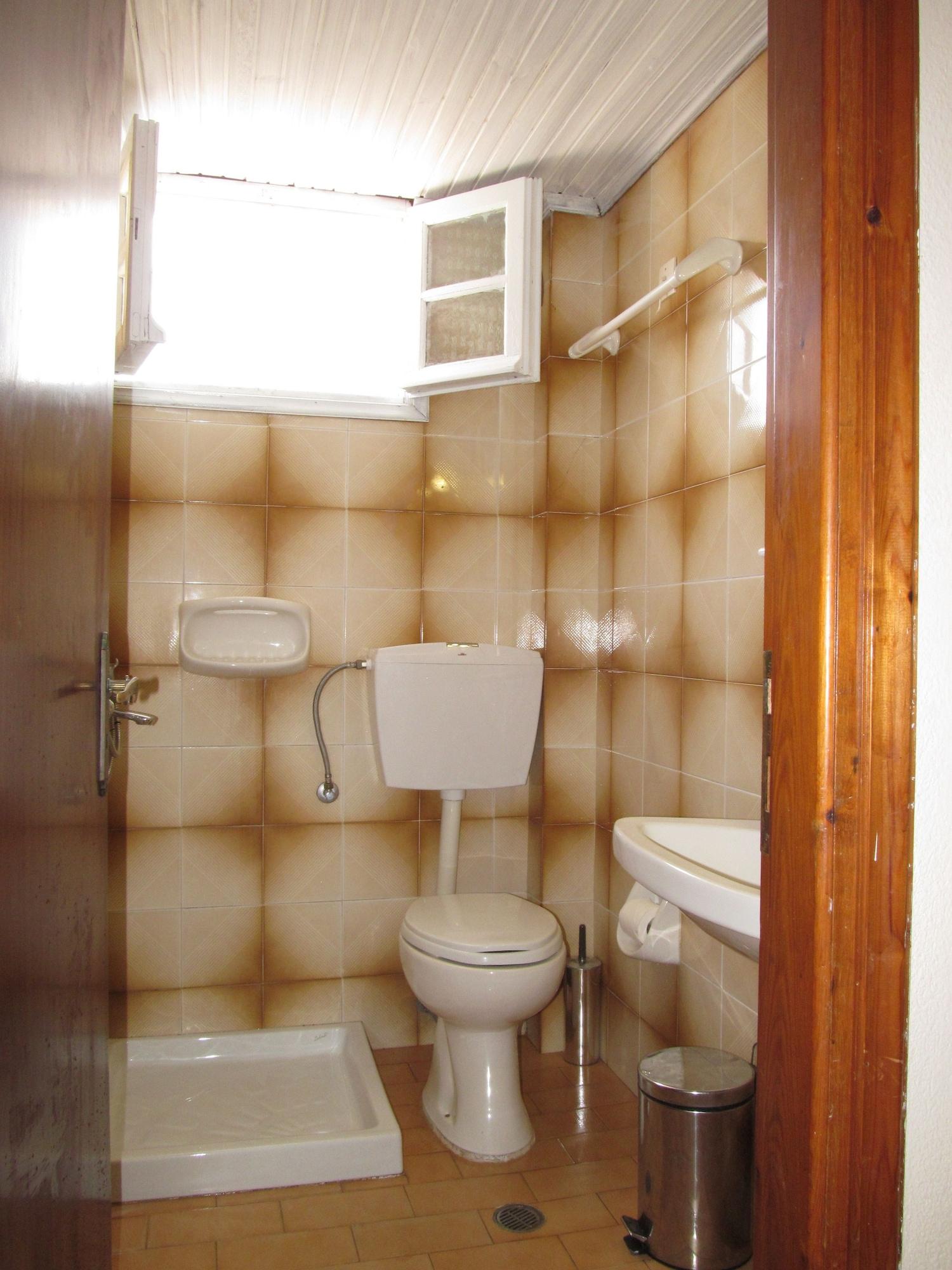 Equipamiento de Habitación Irini Studios