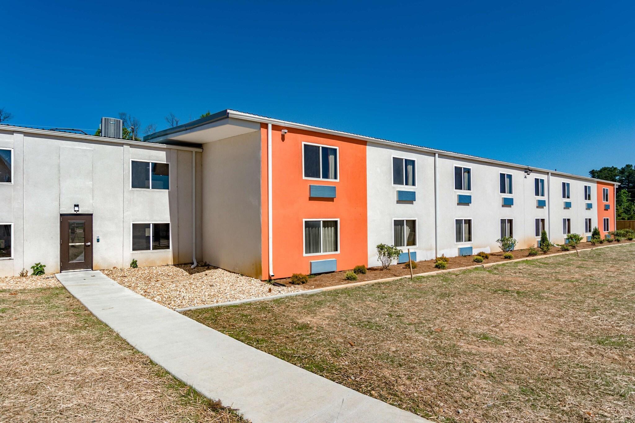 Vista Exterior Motel 6 White, GA - Cartersville