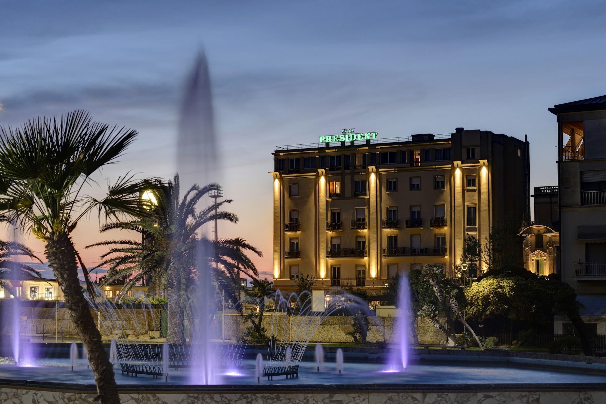 Vista Exterior Hotel President Viareggio