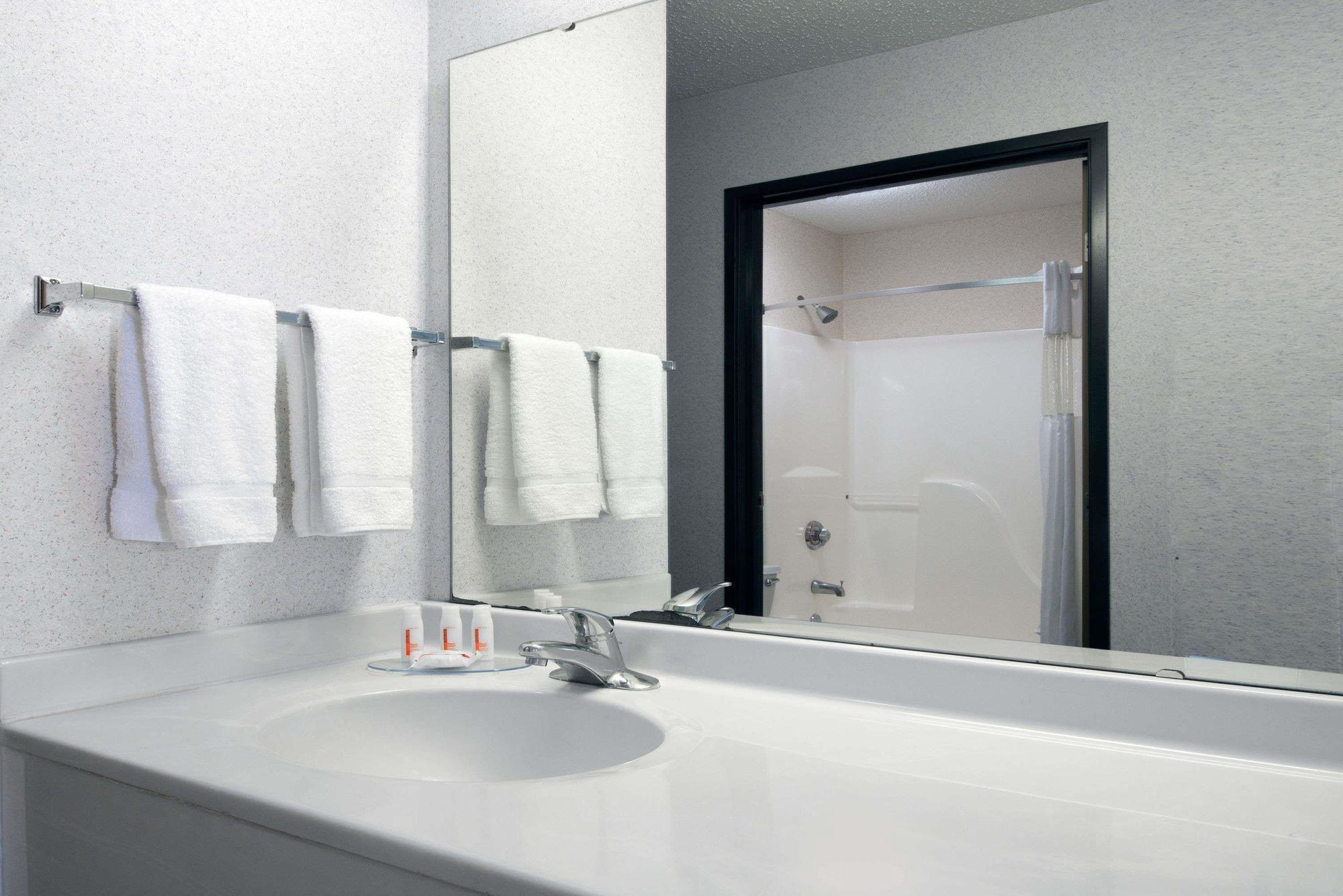 Equipamiento de Habitación Baymont Inn and Suites Columbus / Rickenbacker