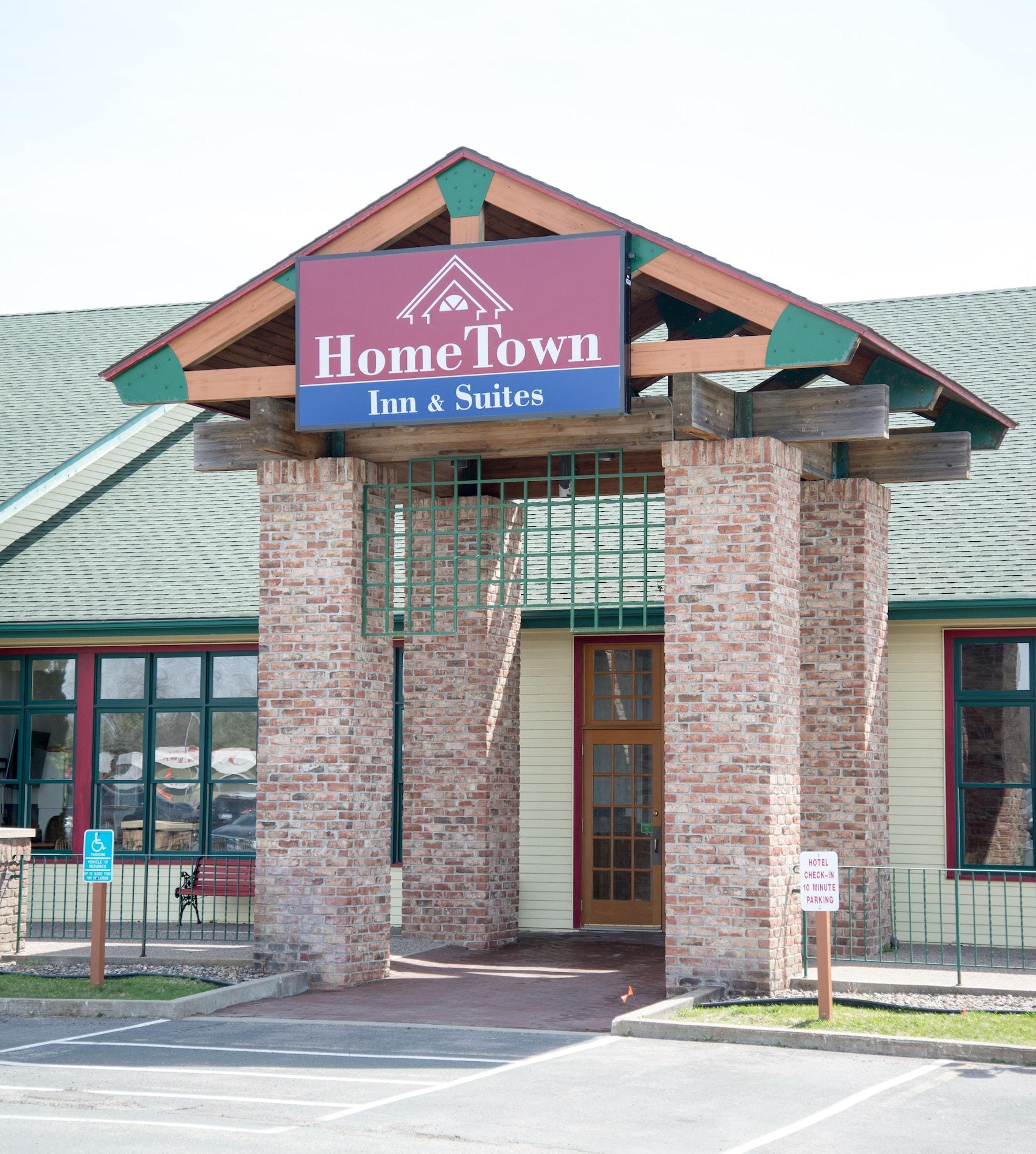 Vista Exterior HomeTown Inn & Suites