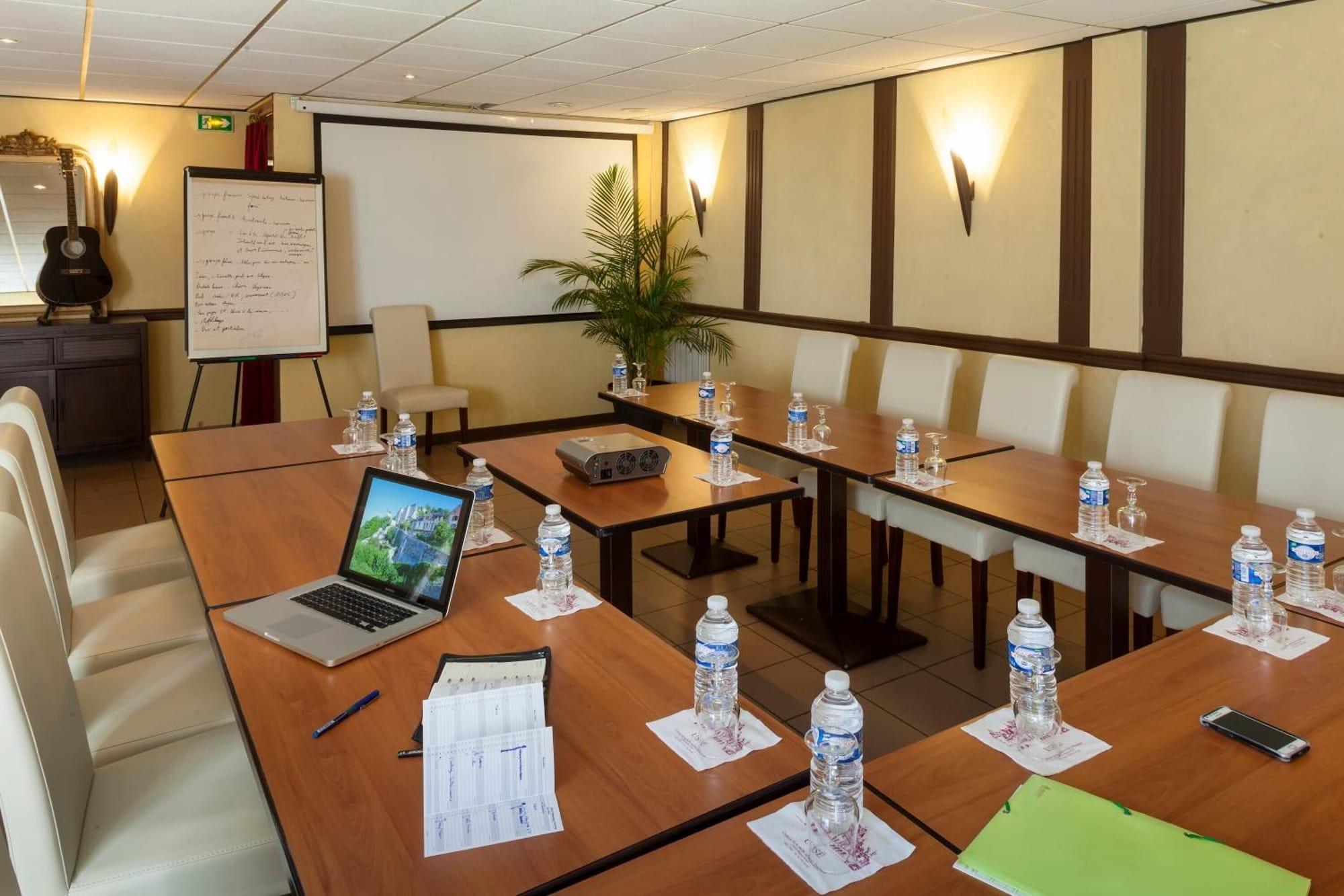 Sala de Reuniones Brit Hotel Chinon le Lion d'Or