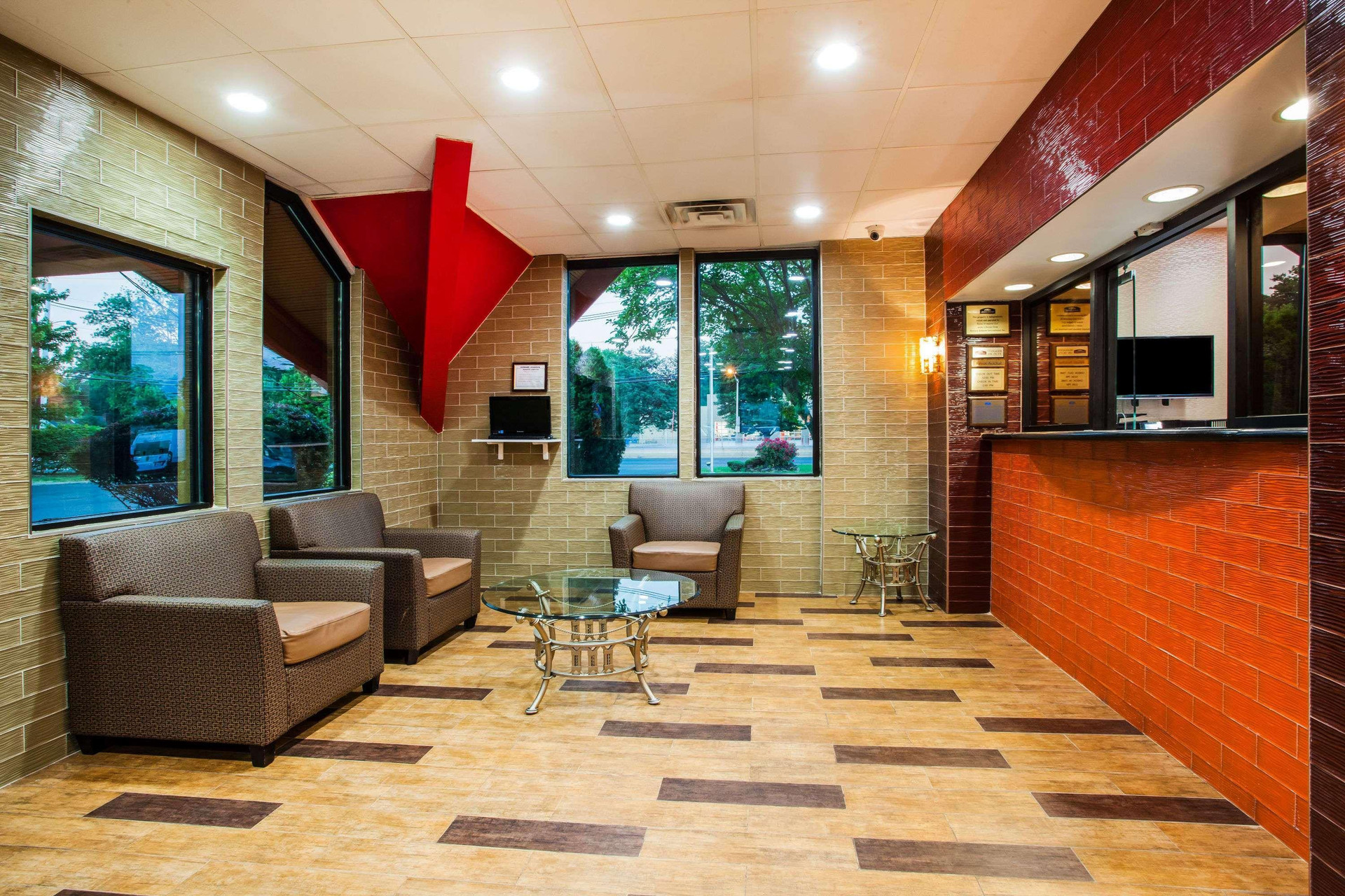 Vista Lobby Howard Johnson by Wyndham North Plainfield