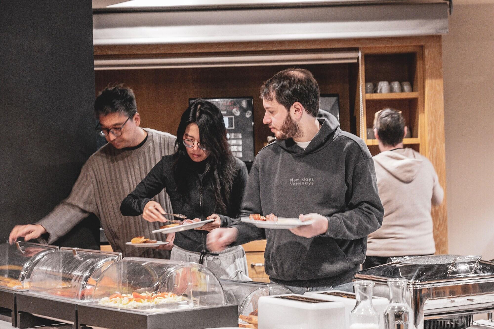 Restaurant Apartaments Shusski by Nexta.