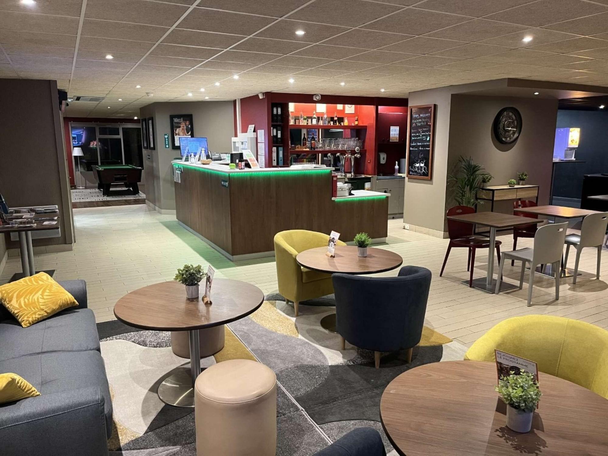 Vista Lobby Campanile Orleans Saran