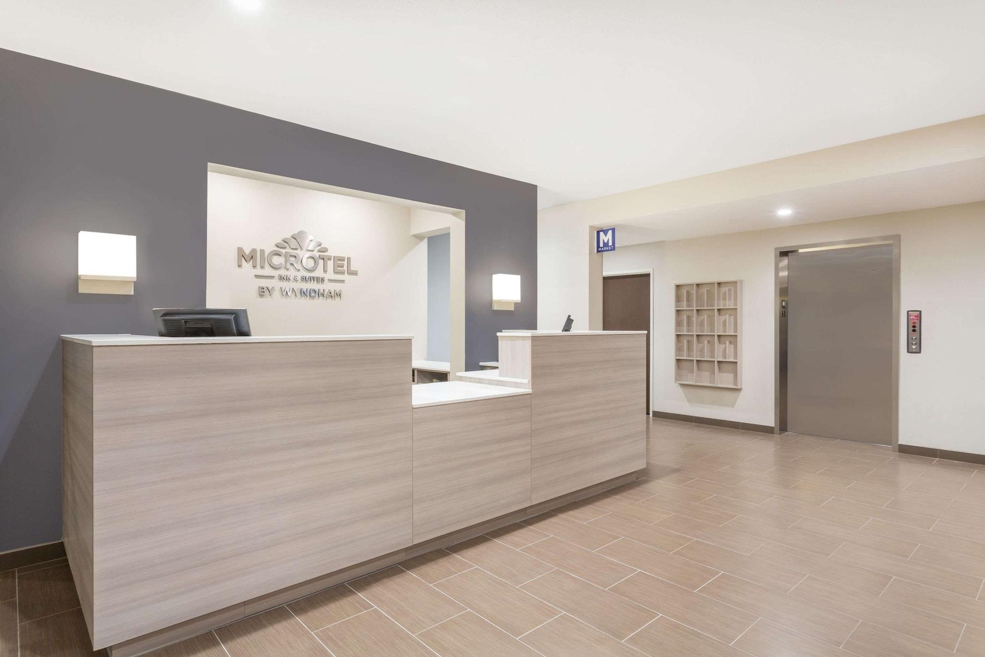 Vista Lobby Microtel Inn & Suites by Wyndham Springville/Provo