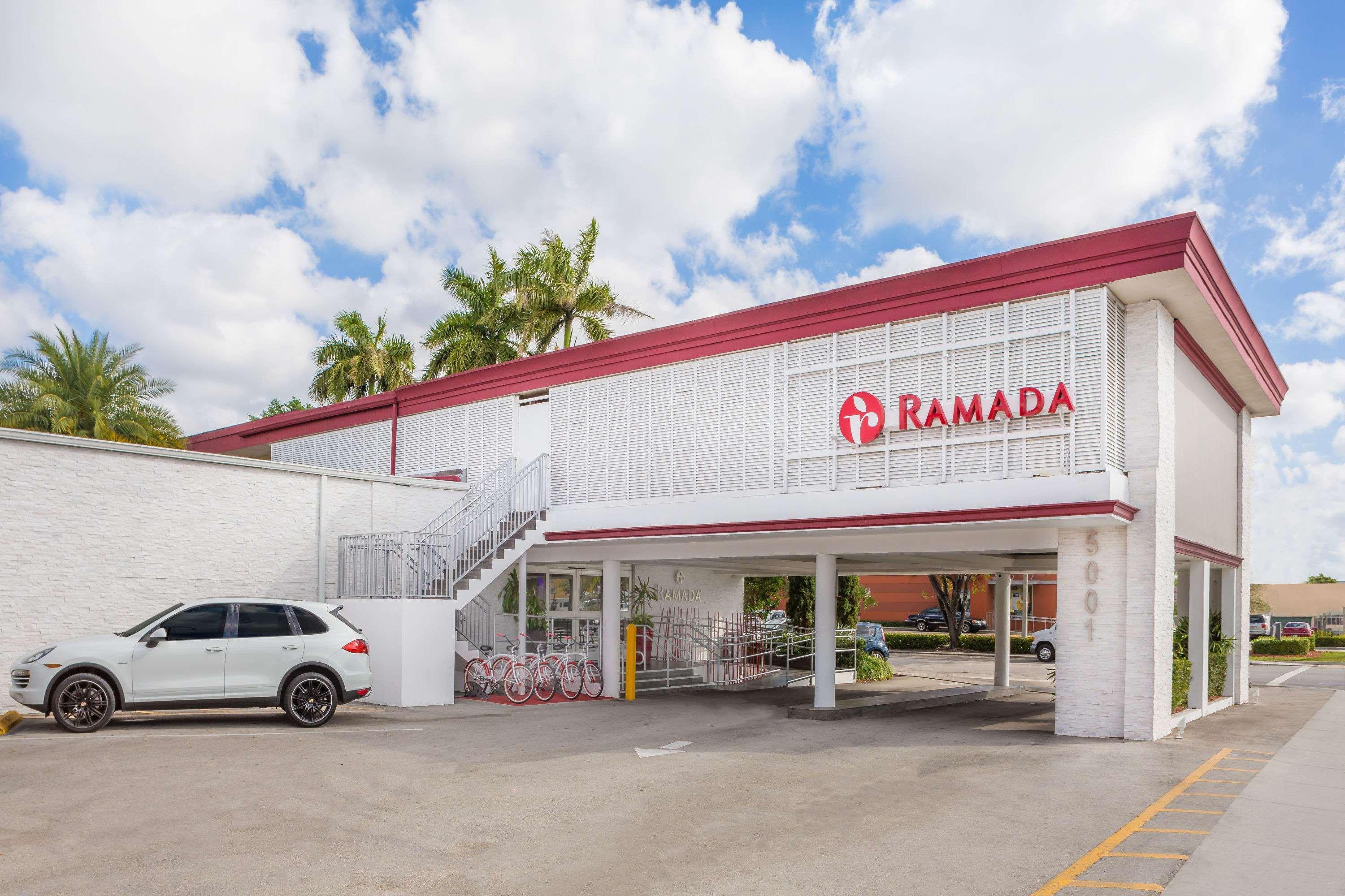 Vista Exterior Ramada by Wyndham Miami Springs/Miami International Airport