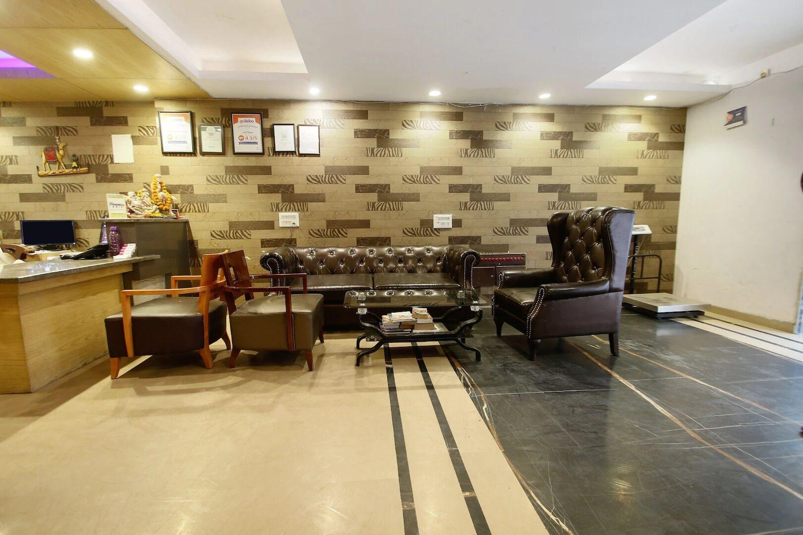 Vista Exterior Hotel Cabana 5 Mins Walking Distance From NDLS Station