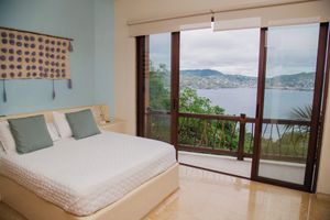 Alquiler Vacacional - Vista Bay: 3BR Ensuite, Stunning La Ropa Views, Infinity Pool & Gourmet Kitch