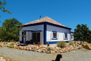 Alquiler Vacacional - Villa with private pool and impressive high ceilings, 15 min from Fuseta beach