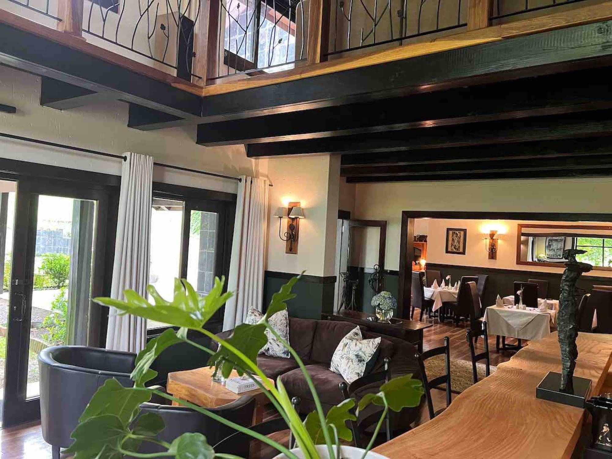 Vista Lobby Malachite Manor