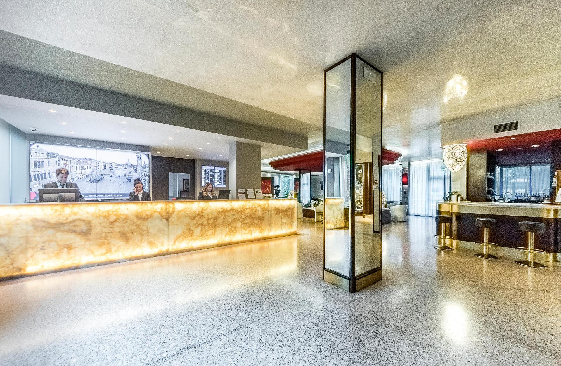 Vista Lobby Antony Hotel