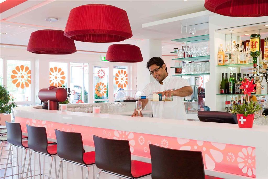 Bar/Salón ibis Zurich Messe-Airport