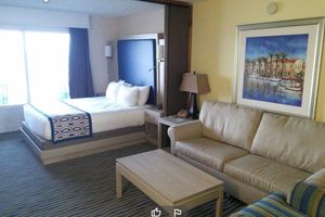 Alquiler Vacacional - Daytona Beach ocean front condo steps from the beach available in February!