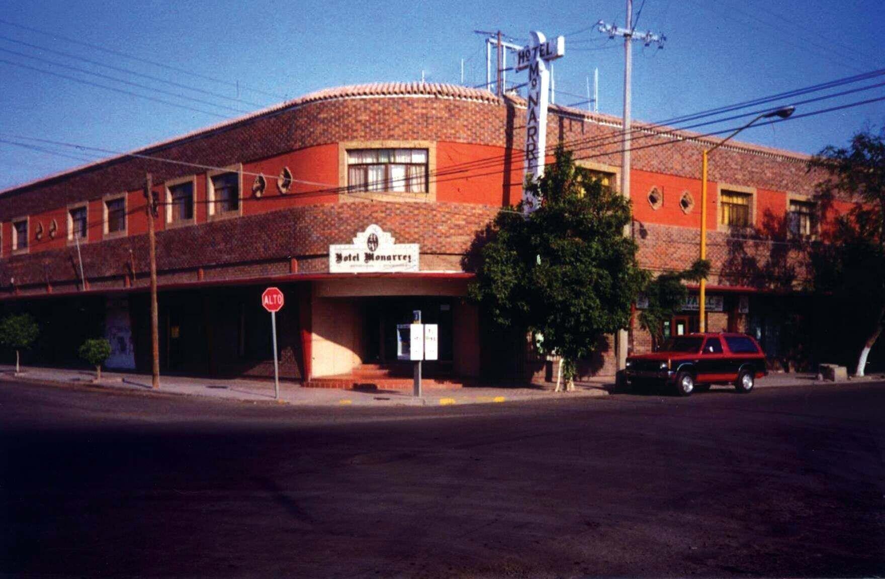 Vista Exterior Hotel Monarrez