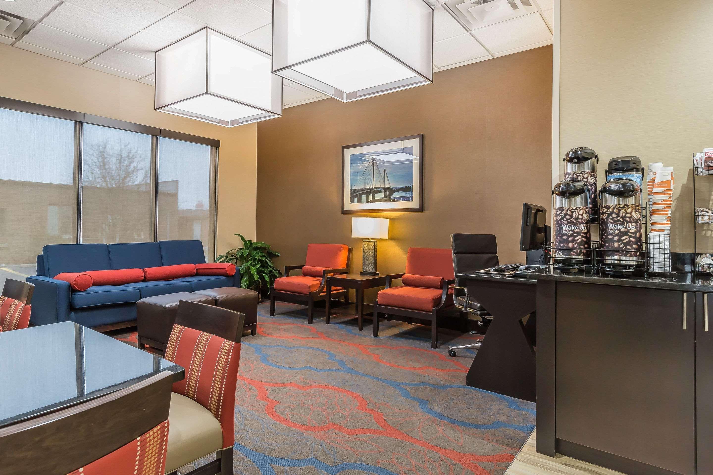 Restaurant Comfort Inn Alton near I-255