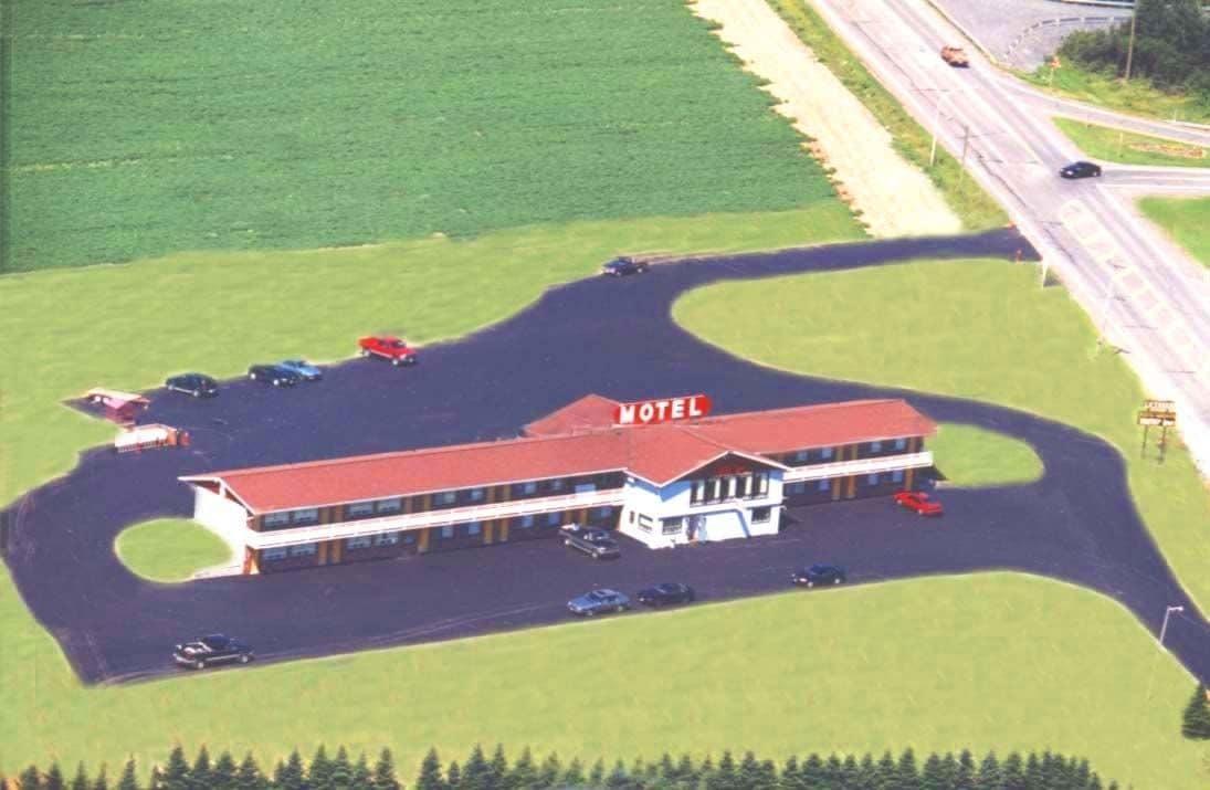 Varios Perth-Andover Motor Inn