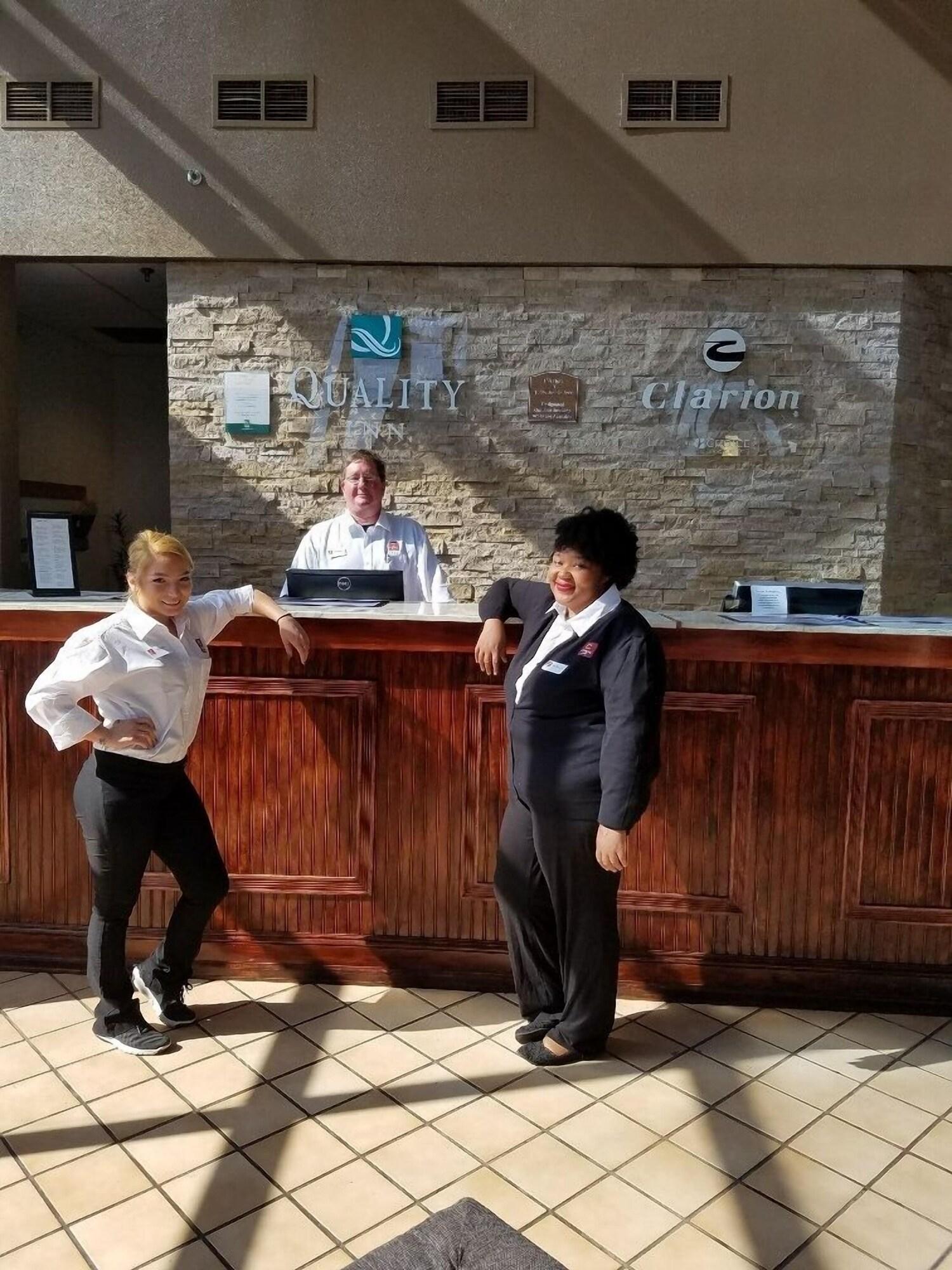 Vista Lobby Quality Inn & Suites I-25 North