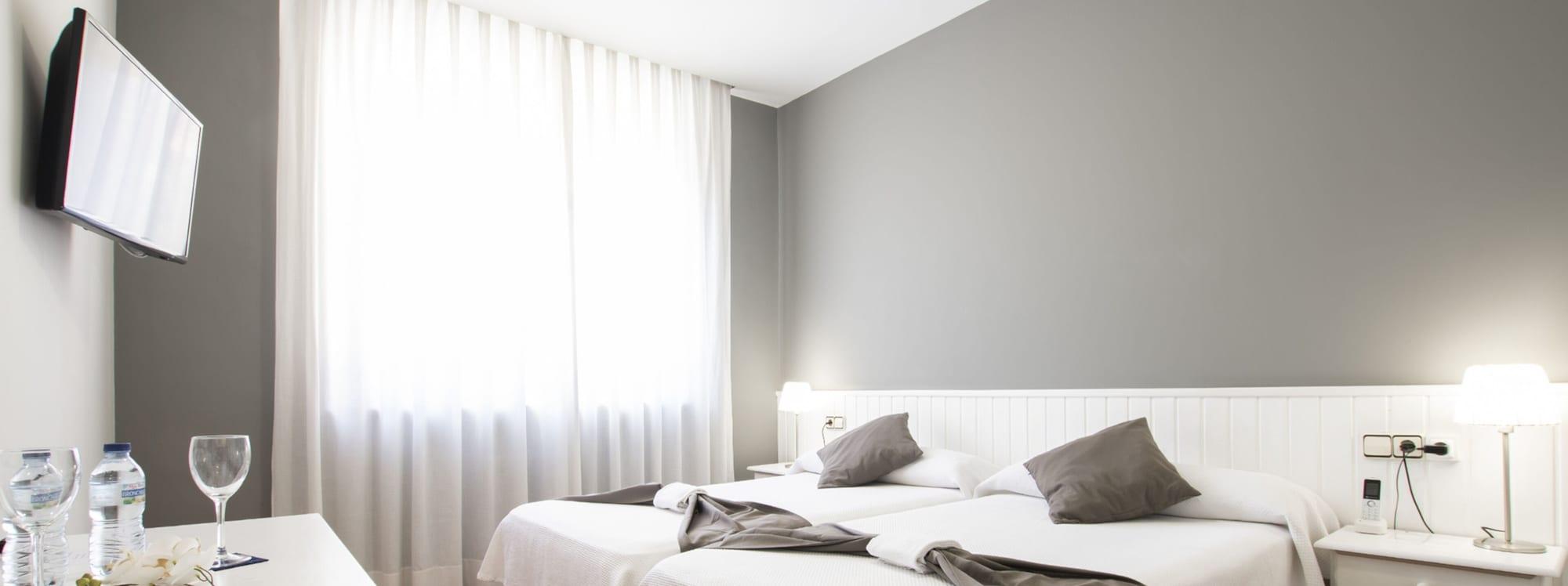 Varios Hotel Isabel de Segura