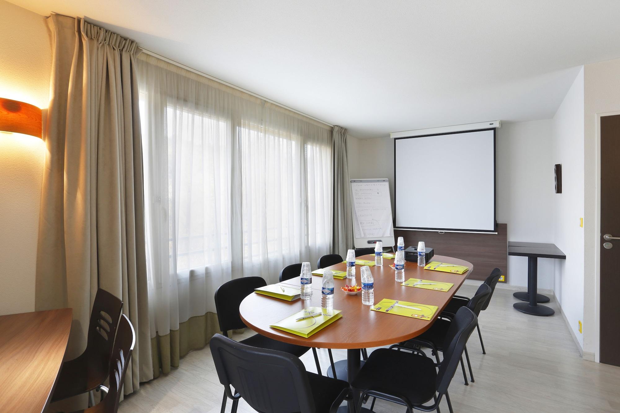 Sala de Reuniones First Inn Hotel