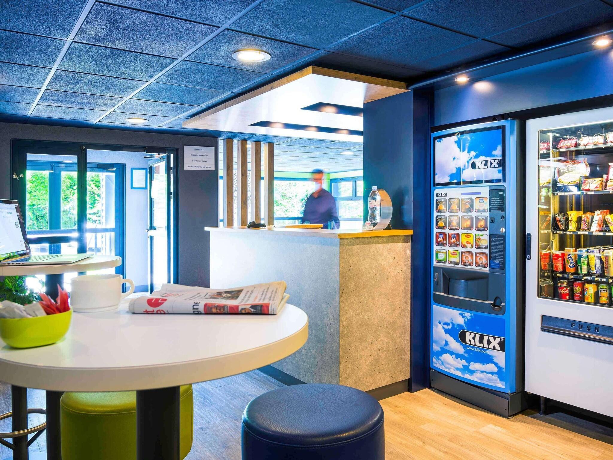 Vista Exterior ibis budget Rennes Route de Saint Malo