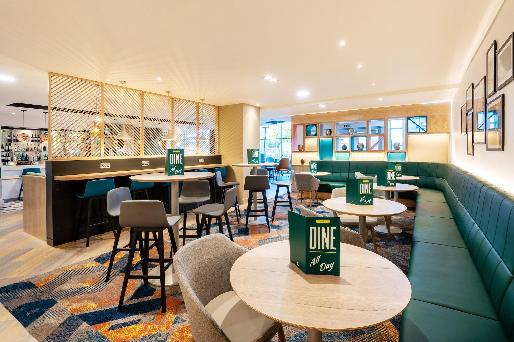 Restaurant Holiday Inn Stevenage by IHG