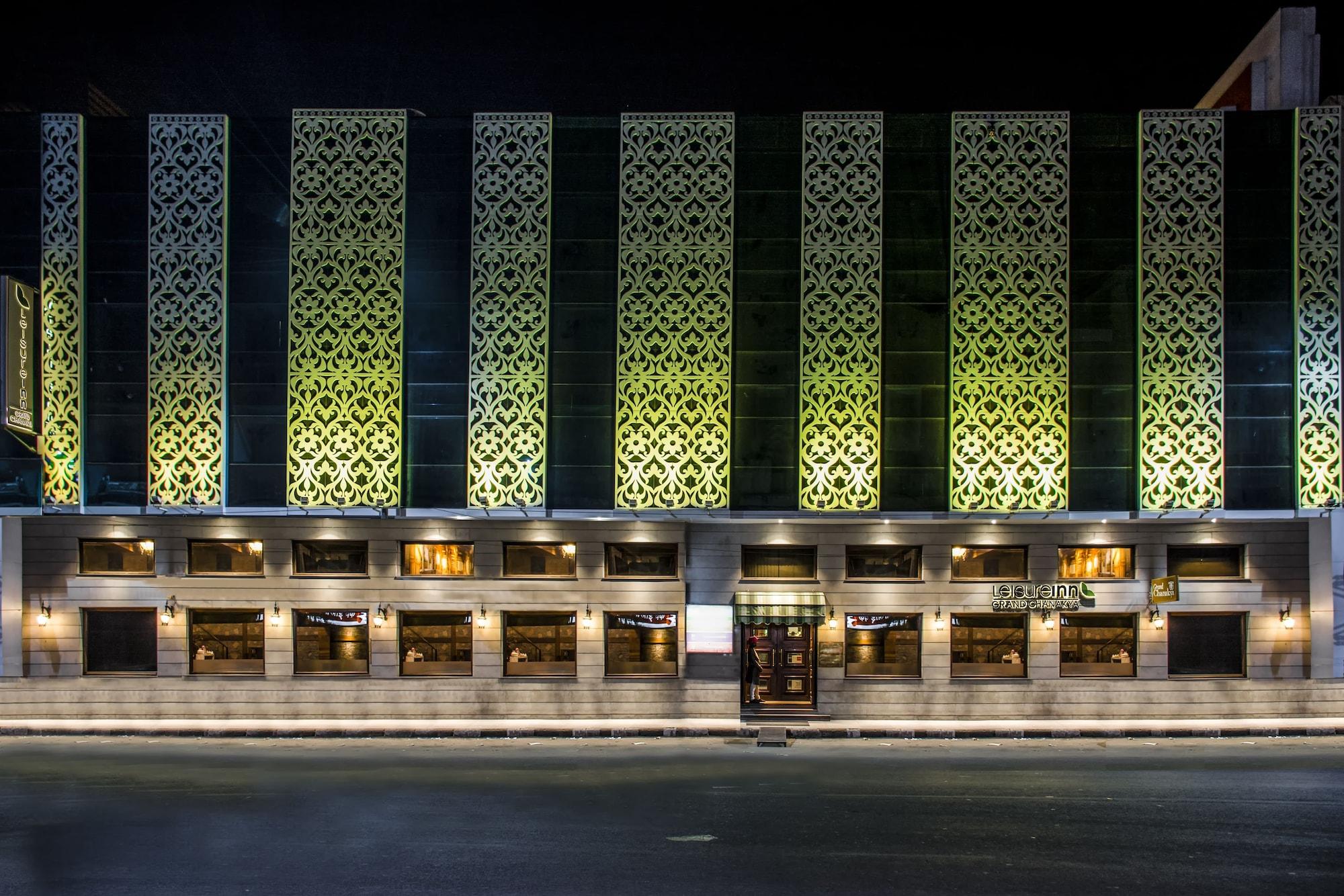 Vista Exterior Leisure Inn Grand Chanakya