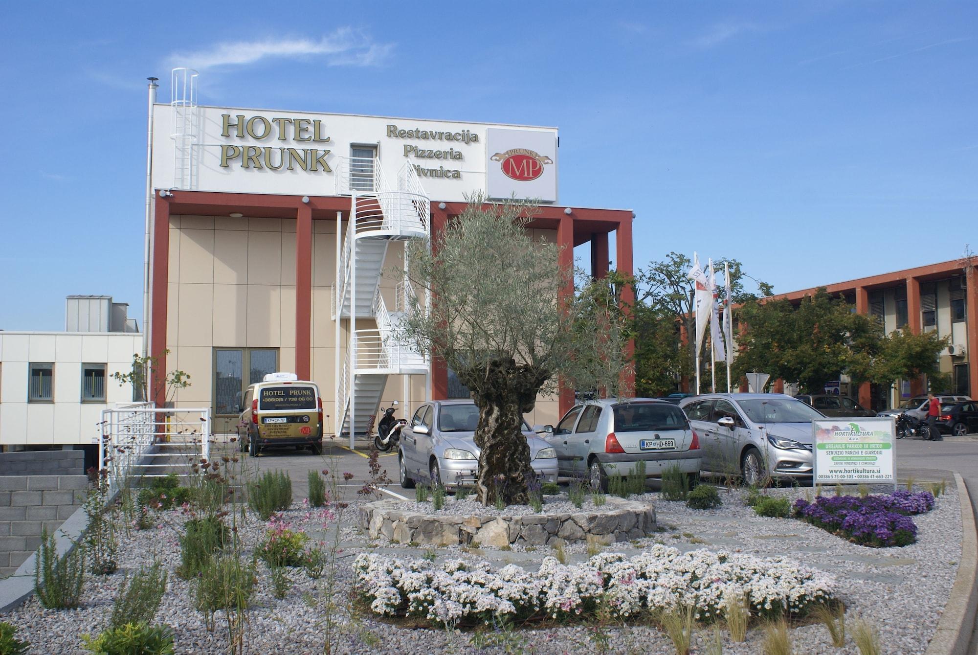 Vista Exterior Hotel Prunk