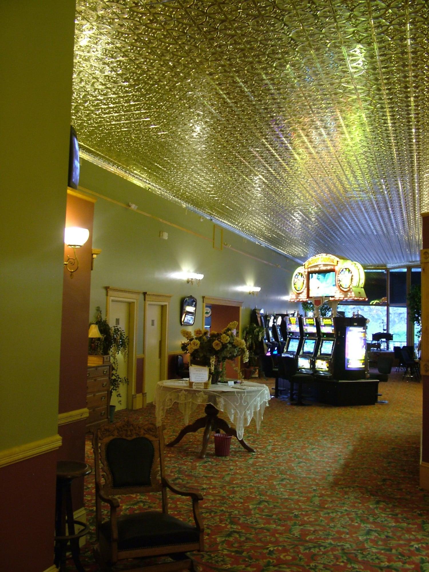 Vista Lobby Martin & Mason Hotel