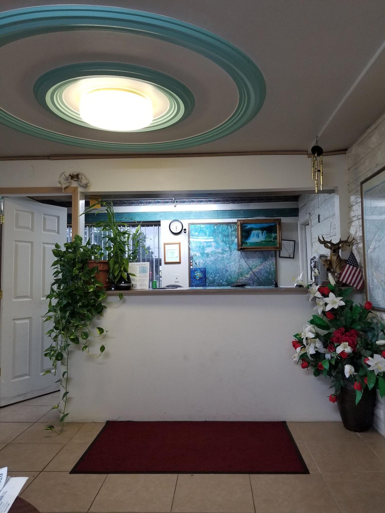 Vista Lobby Gray Plaza Motel