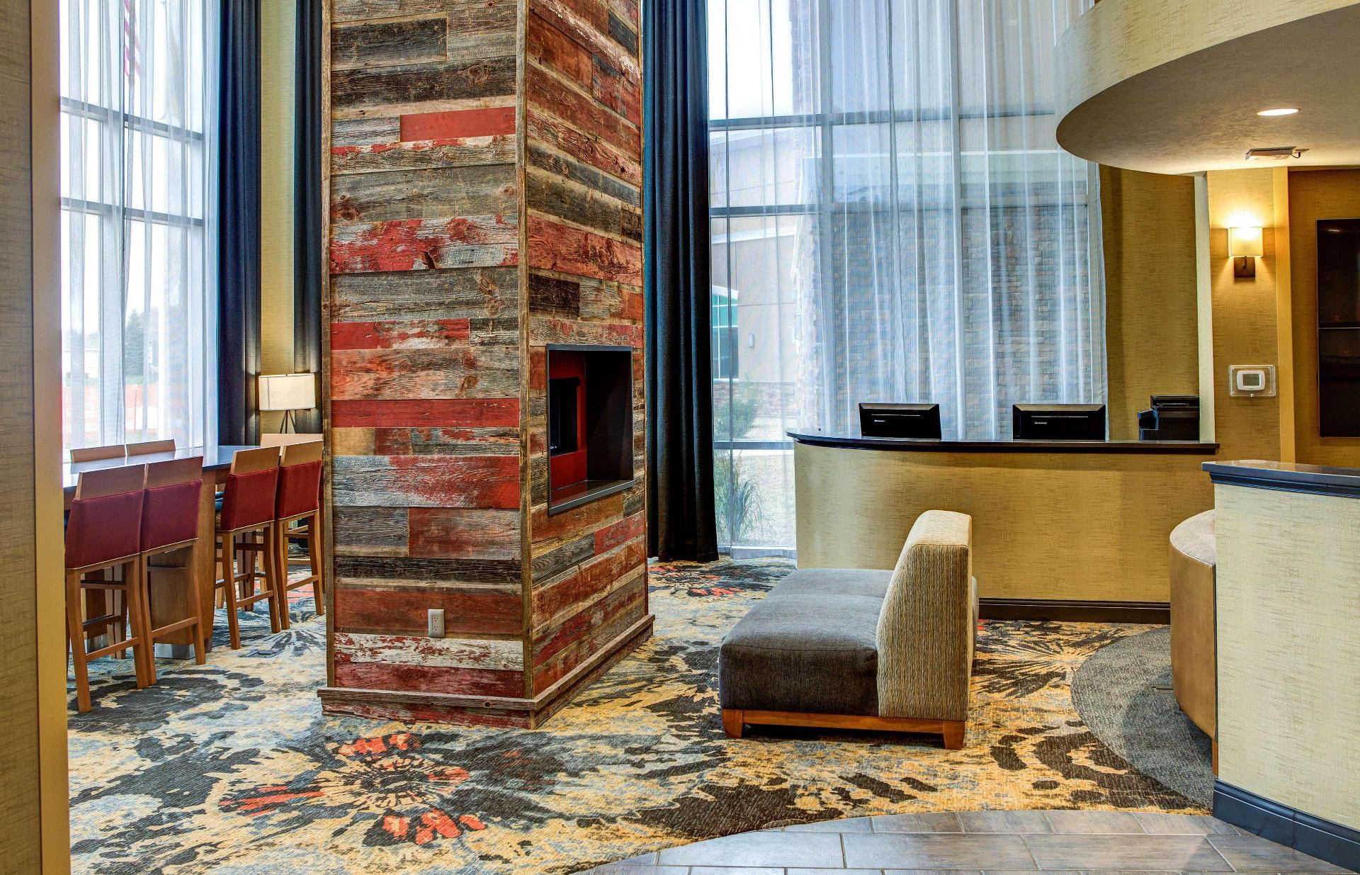 Vista Lobby DoubleTree by Hilton West Fargo Sanford Medical Center Area