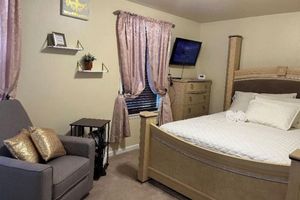 Alquiler Vacacional - Fully stocked 3 Bedroom Home with Attached Garage and Large Fenced yard