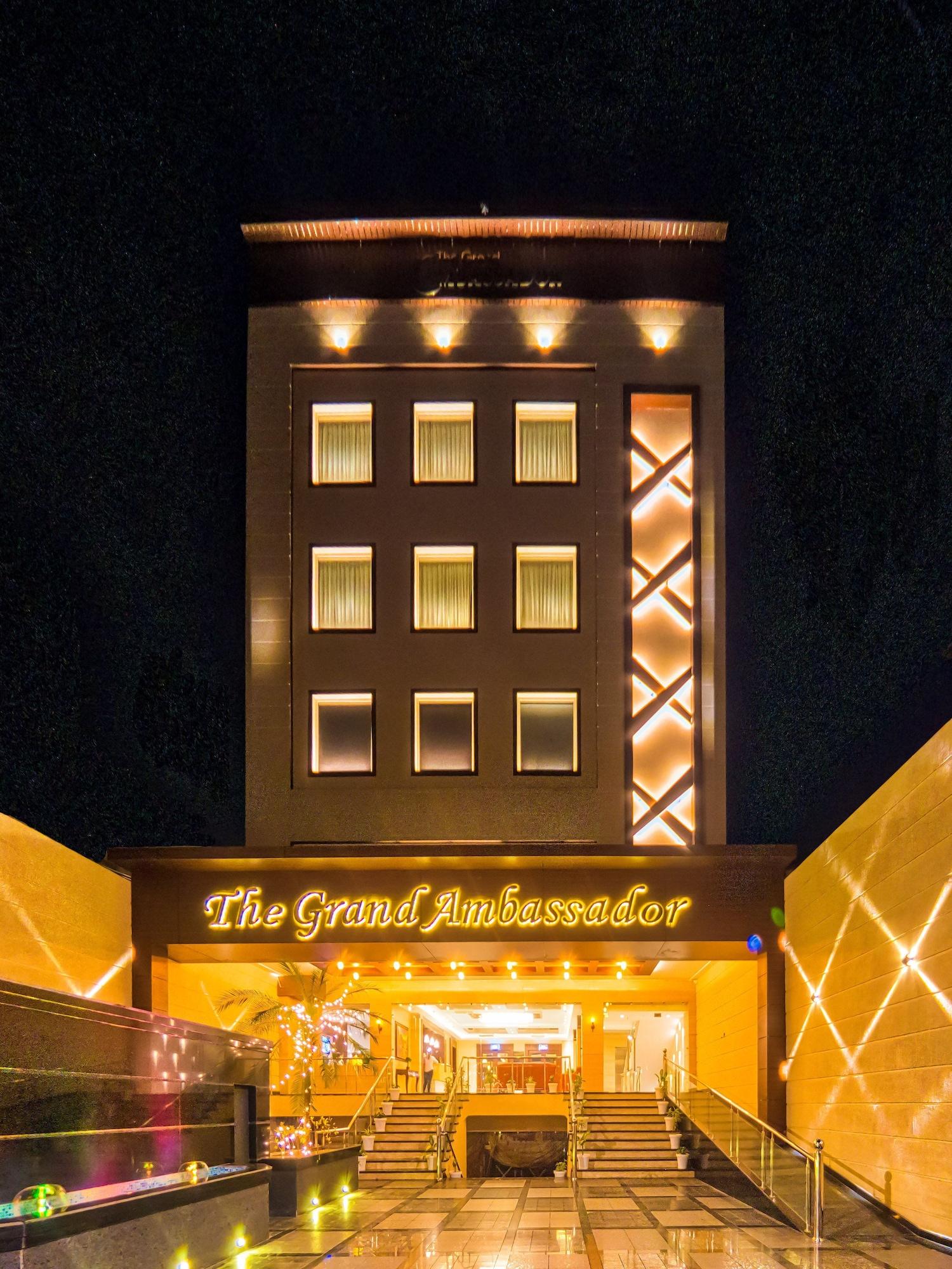 Vista Exterior The Grand Ambassador