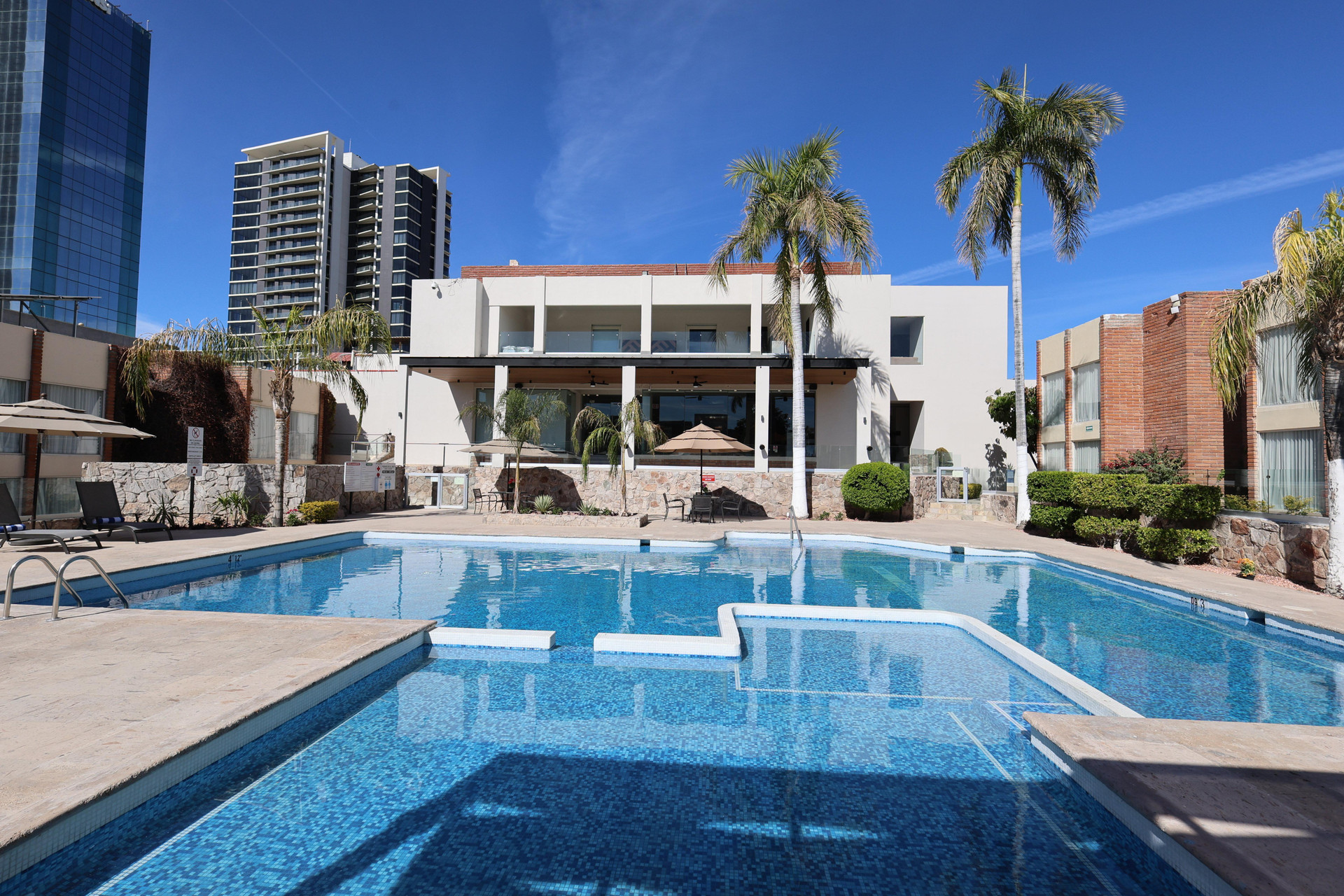 Vista Piscina voco Hermosillo by IHG