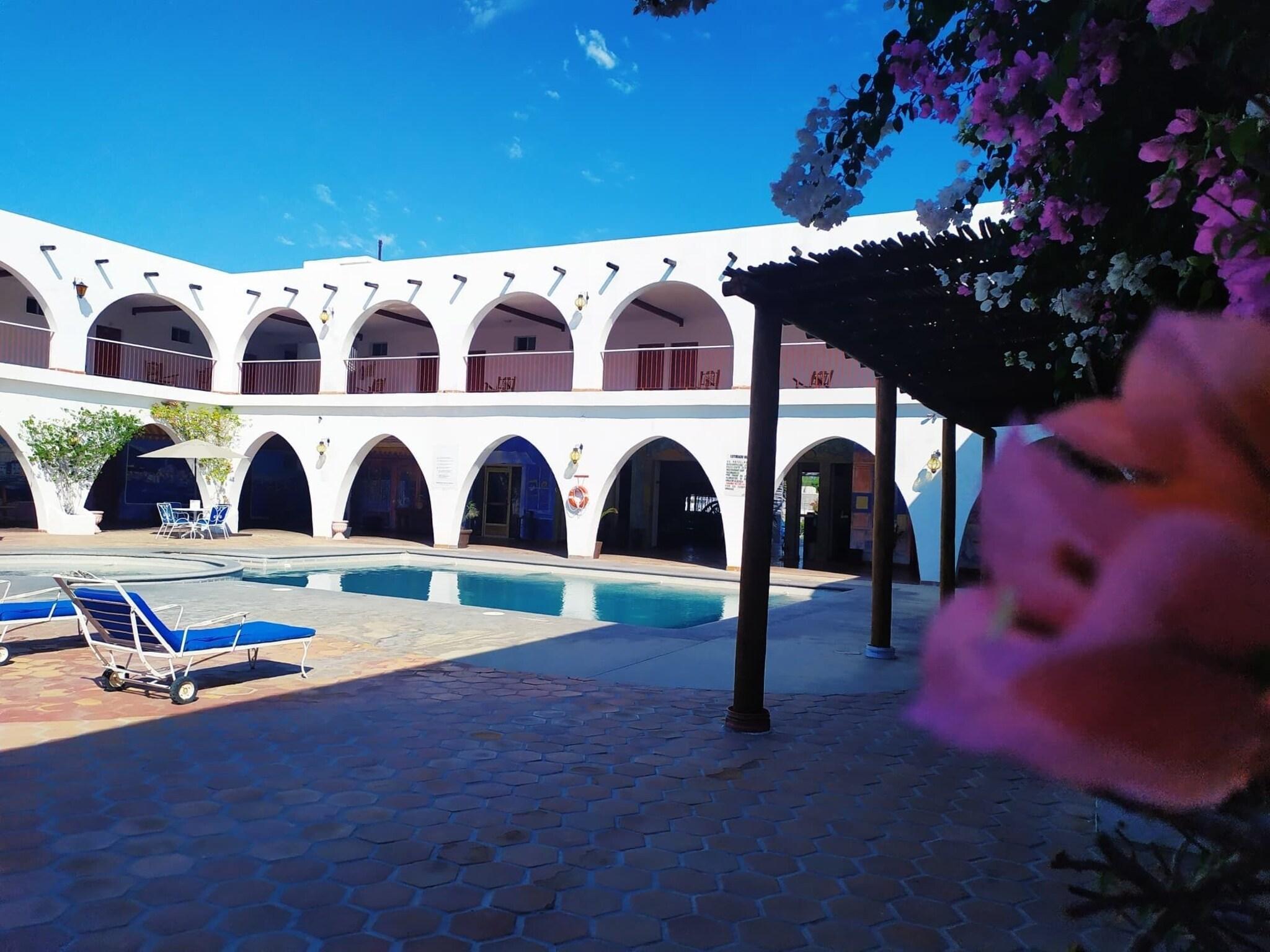 Vista Lobby Hotel Hacienda Bugambilias La Paz & Centro de Convenciones