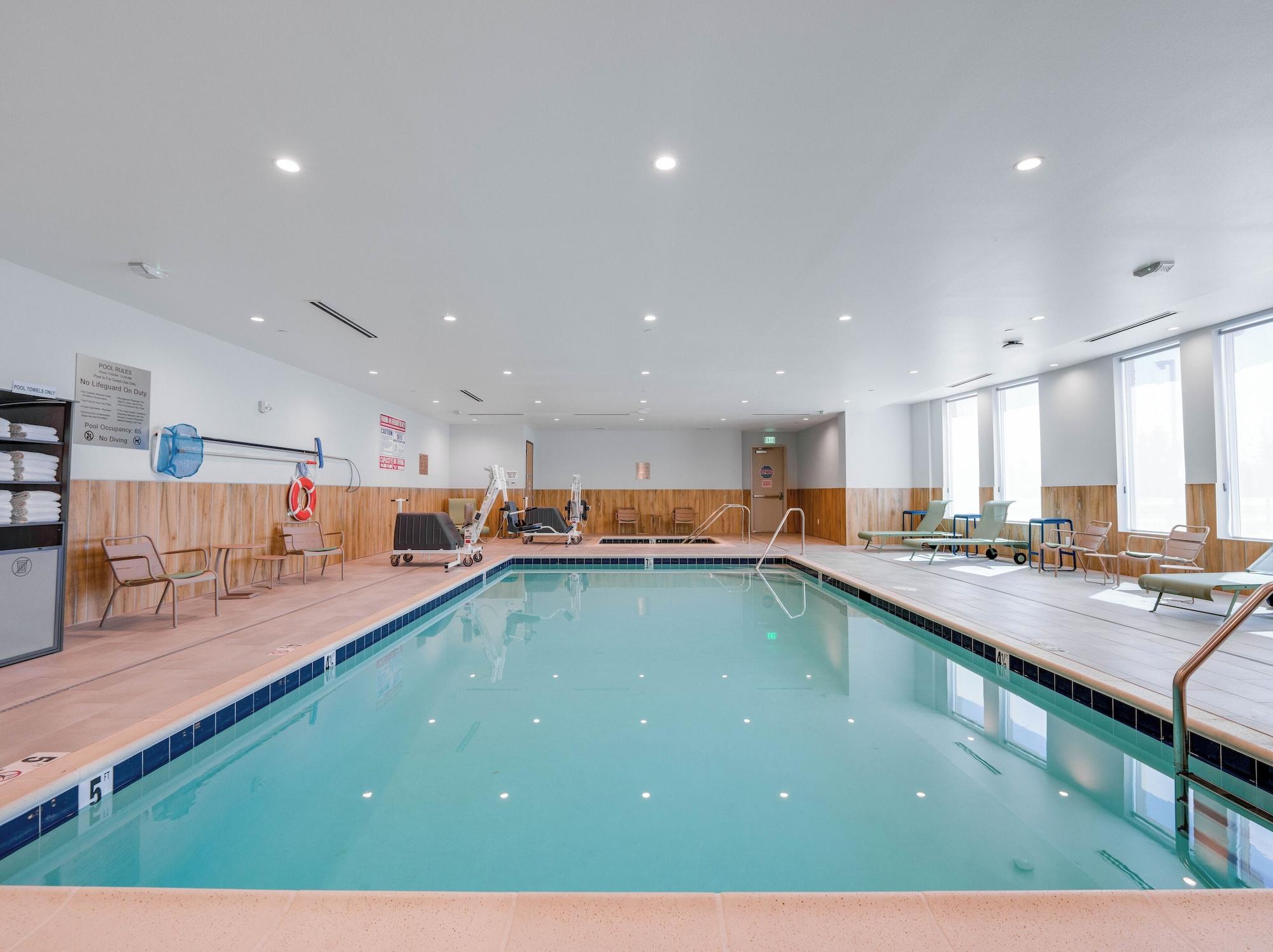 Vista Piscina Cambria Hotel El Centro - Imperial