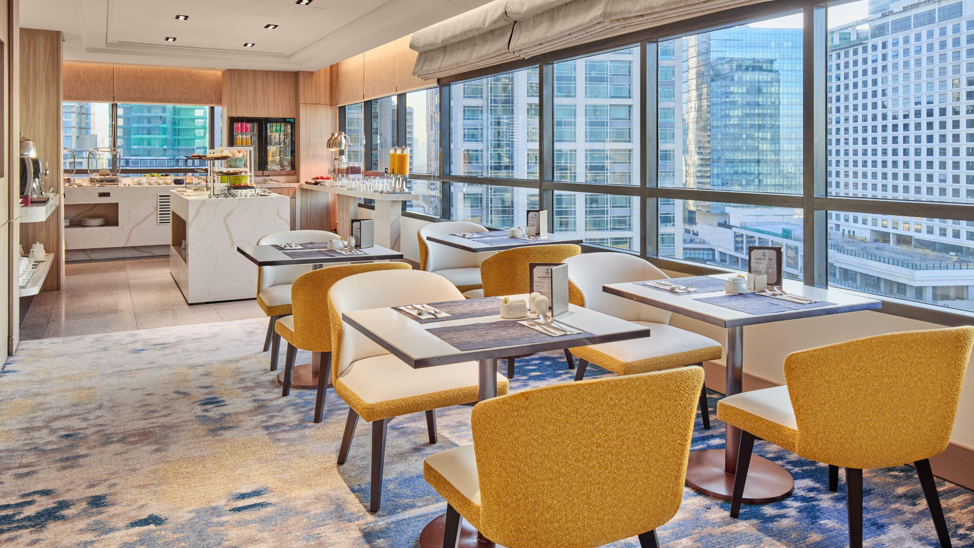 Vista Exterior Holiday Inn & Suites Makati by IHG