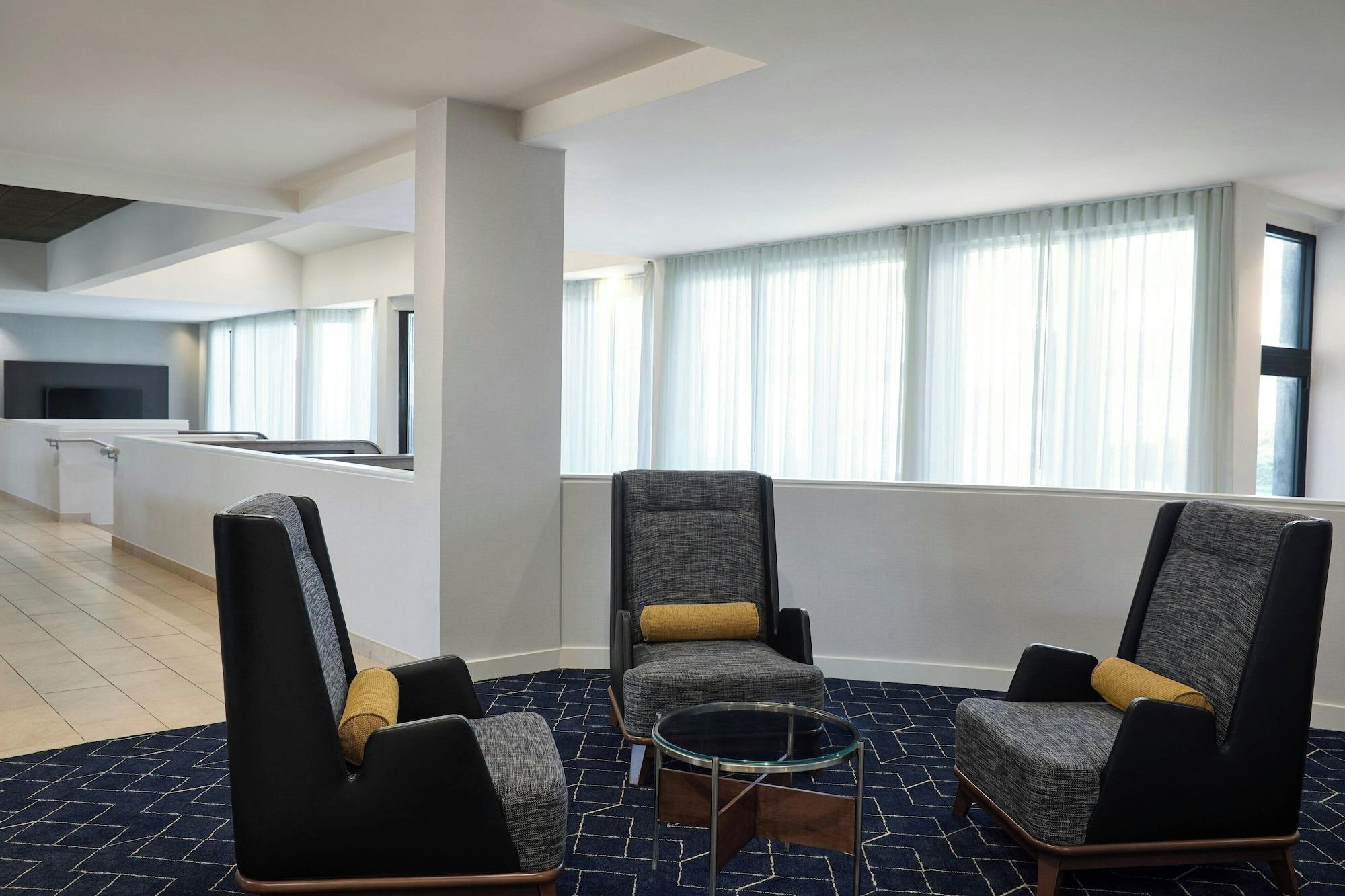 Vista Lobby Courtyard by Marriott St Louis Creve Coeur