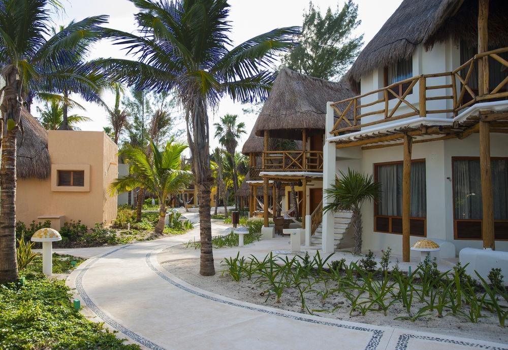 Hotel Mahekal Beach Resort & Spa