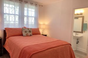 Alquiler Vacacional - Charming  Beachside Bungalow 2B