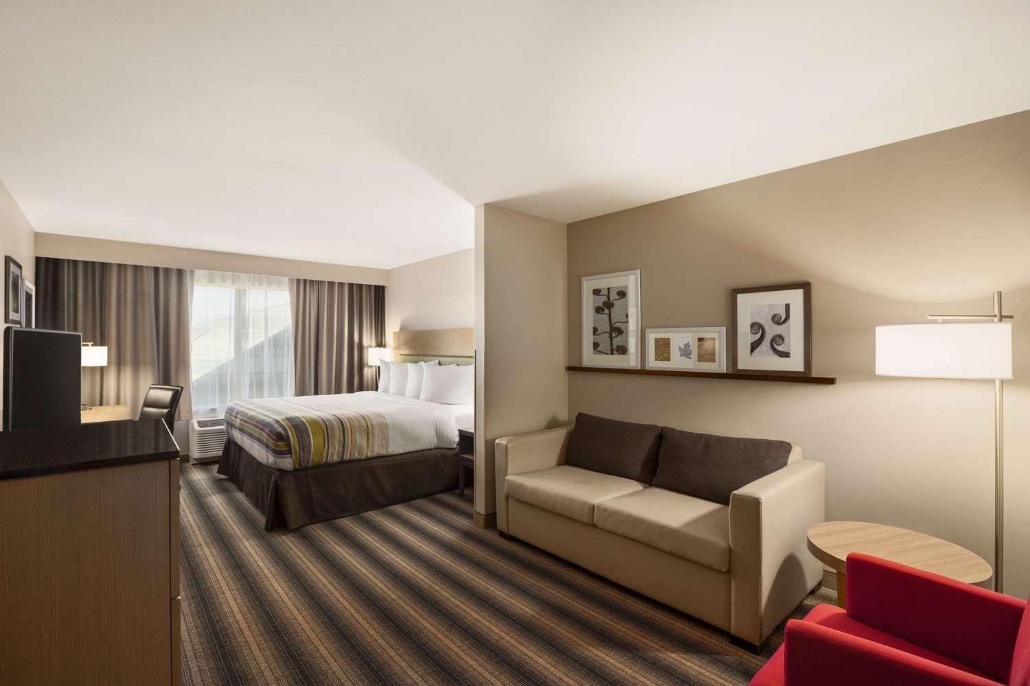Suite Country Inn & Suites by Radisson, Germantown, WI