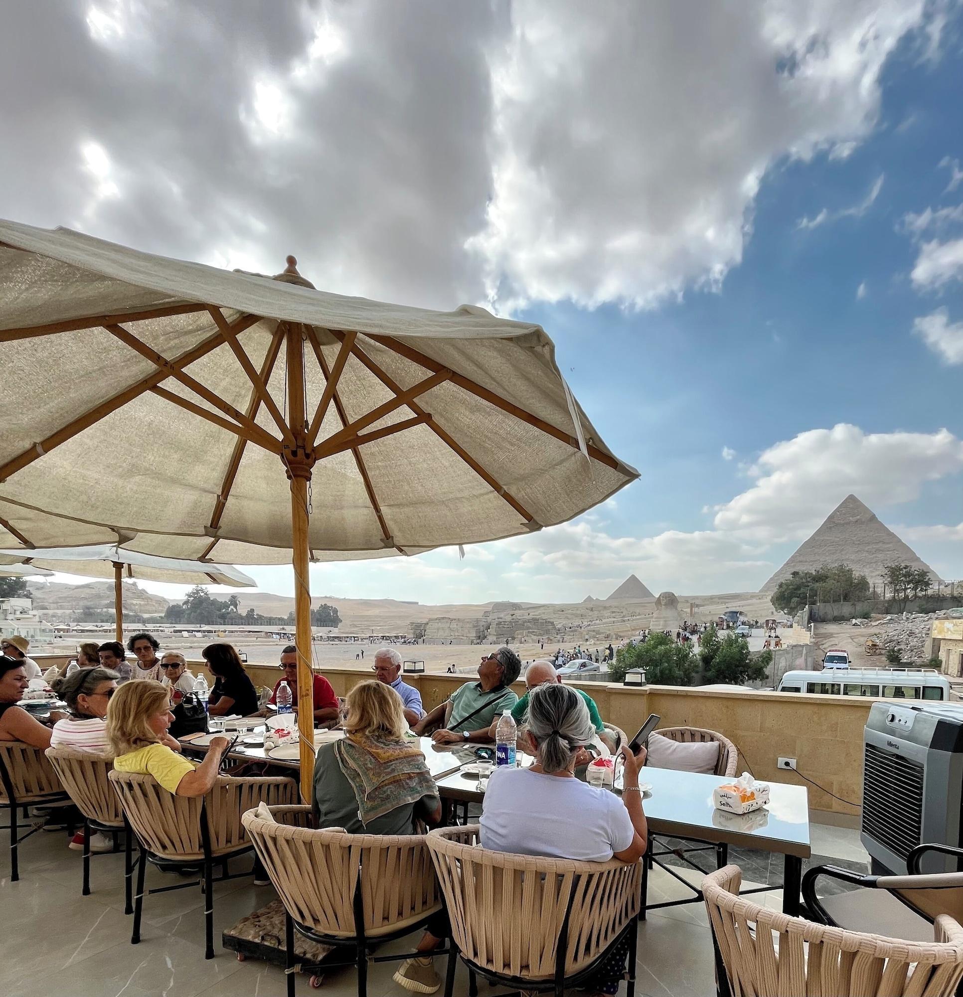 Equipamiento de Habitación The Gate Hotel Front Pyramids & Sphinx View
