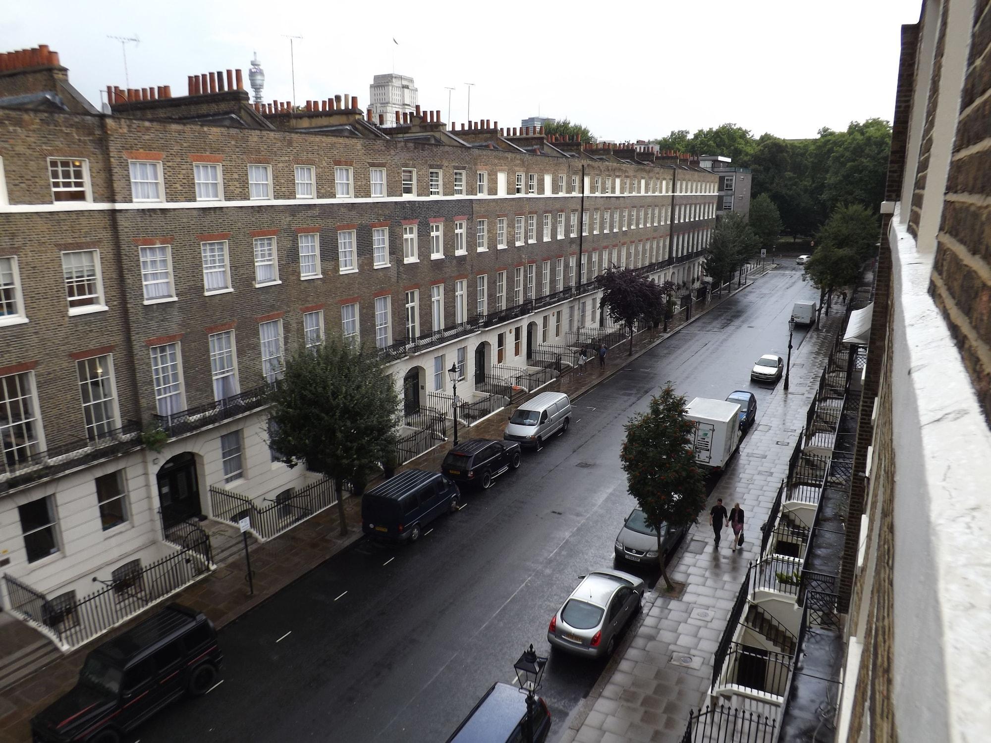 Vista Exterior Pickwick Hall - Hostel