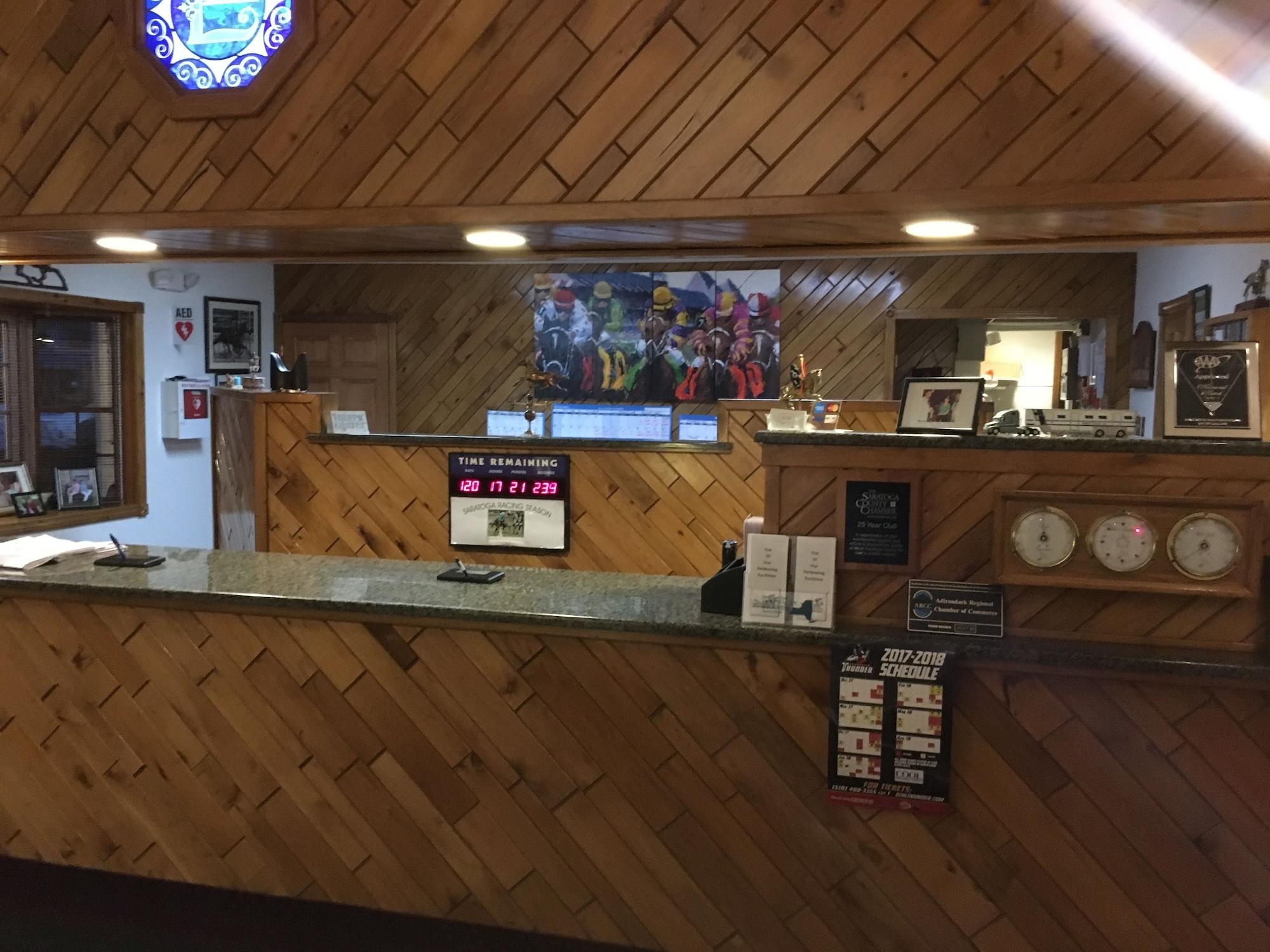 Vista Lobby Landmark Motor Inn