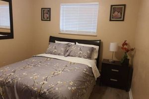 Alquiler Vacacional - Newland Comfortable Roomy Home 5 bedrooms, 2 bath