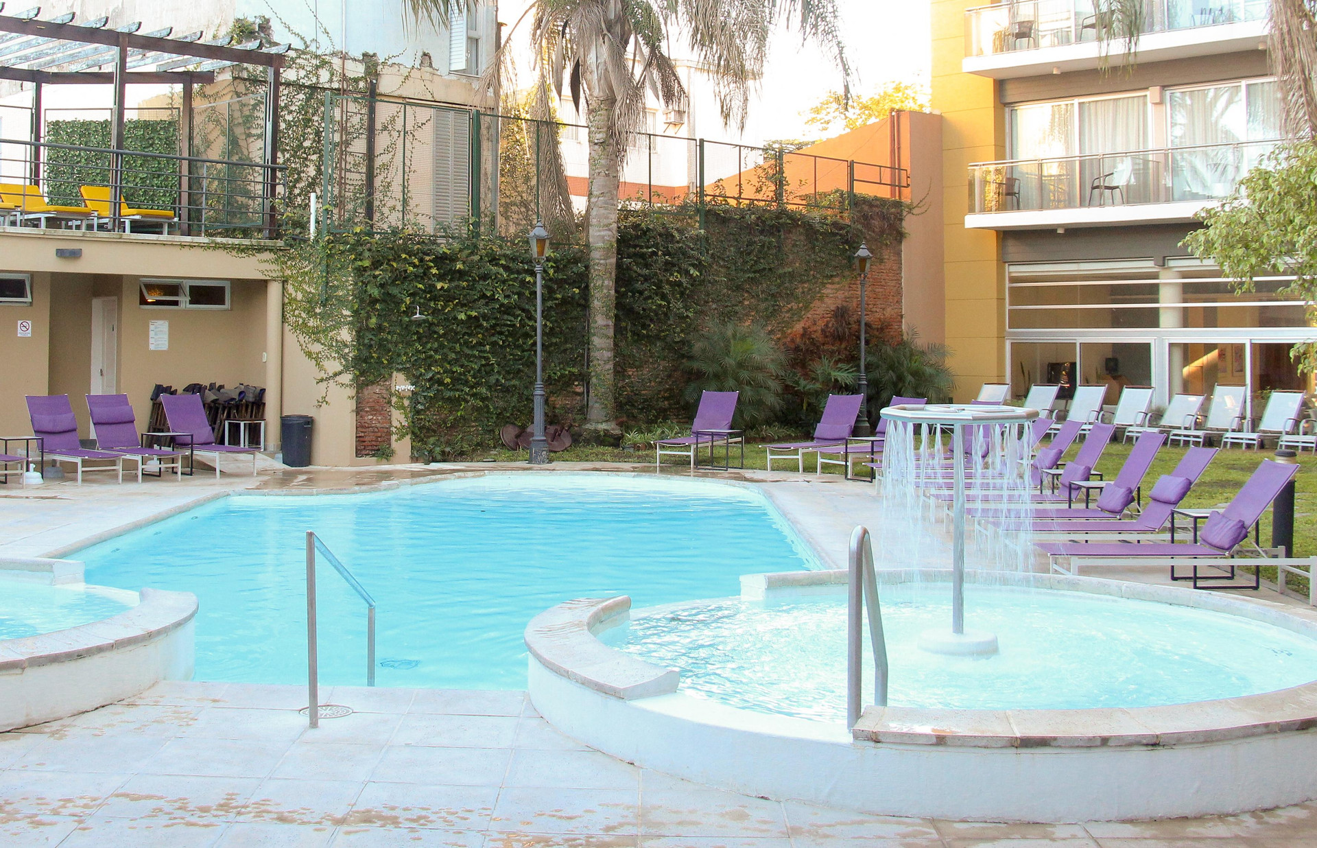 Vista Piscina Hotel Plaza
