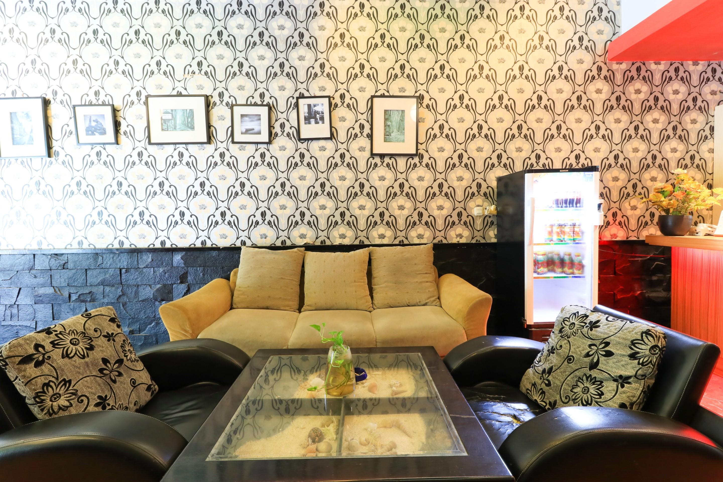 Vista Lobby Labuana Homestay and Cafe Garden Makassar