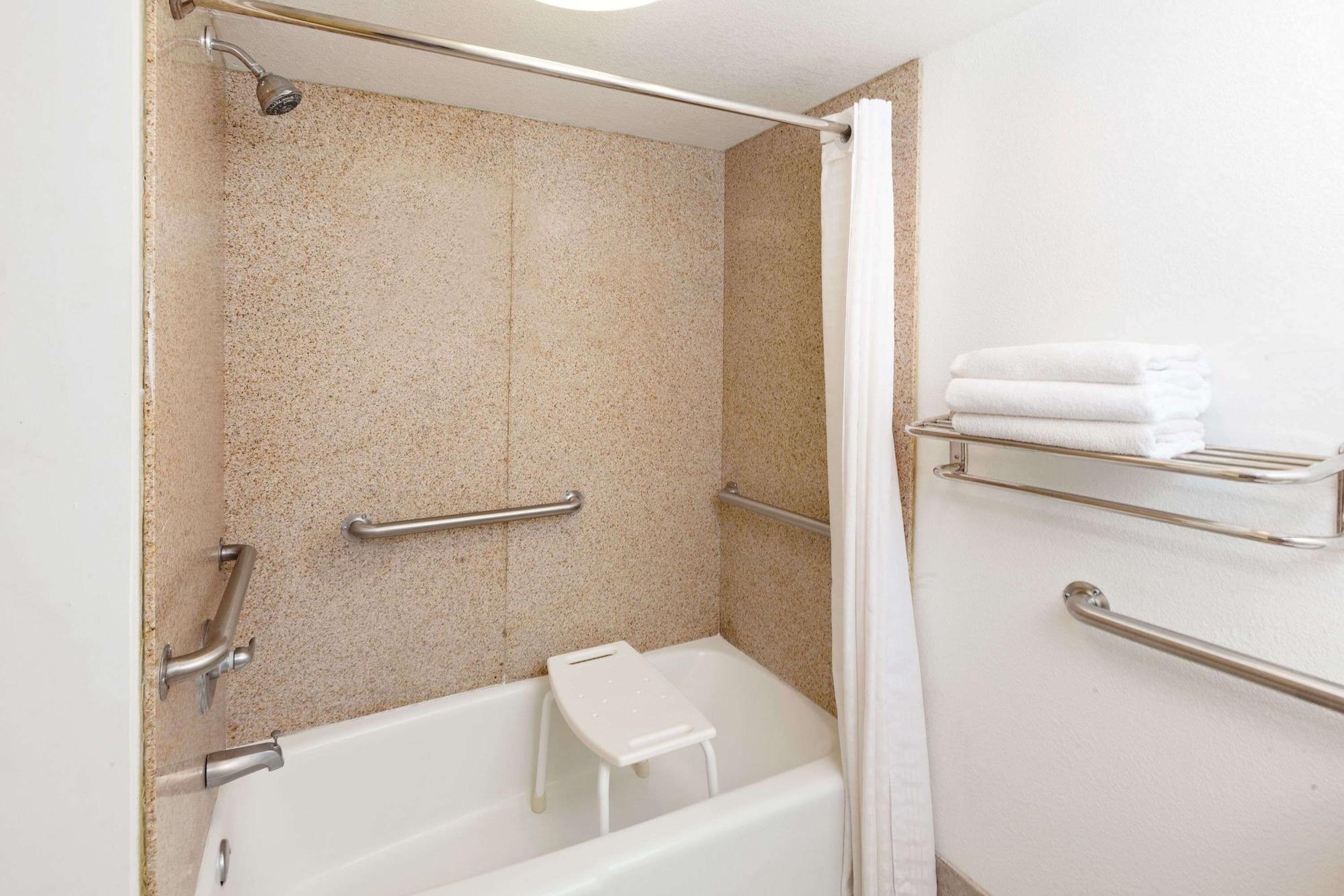 Equipamiento de Habitación Super 8 by Wyndham Plainview