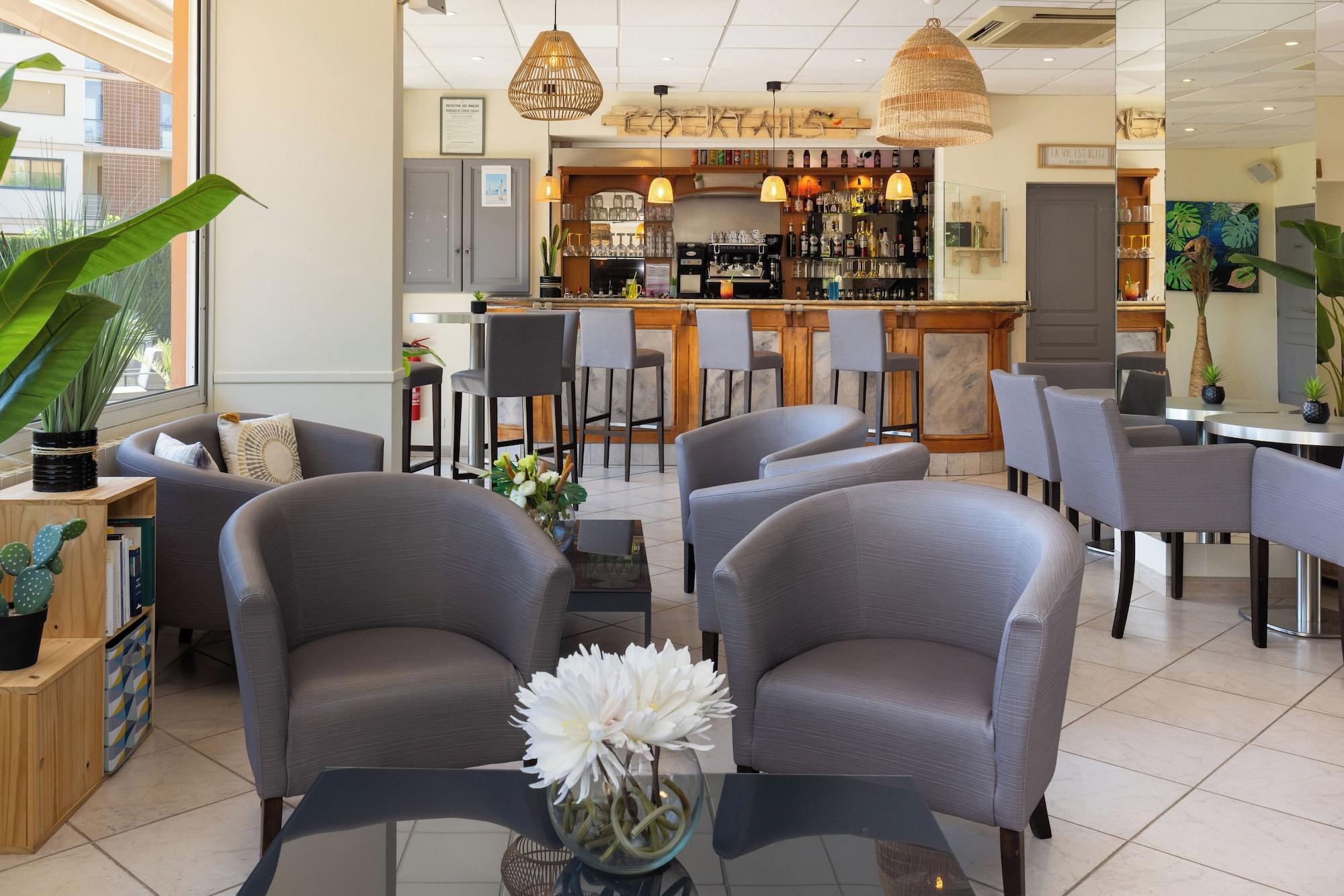 Bar/Salón Hotel Club Le Capet